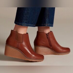 Clarks Hazen Flora Brown Leather Cushion Wedge Booties Ankle Boots